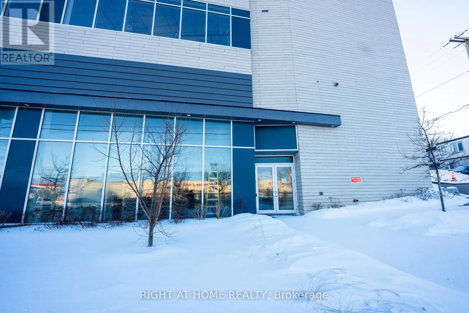 301 & 401 - 1637 BANK STREET