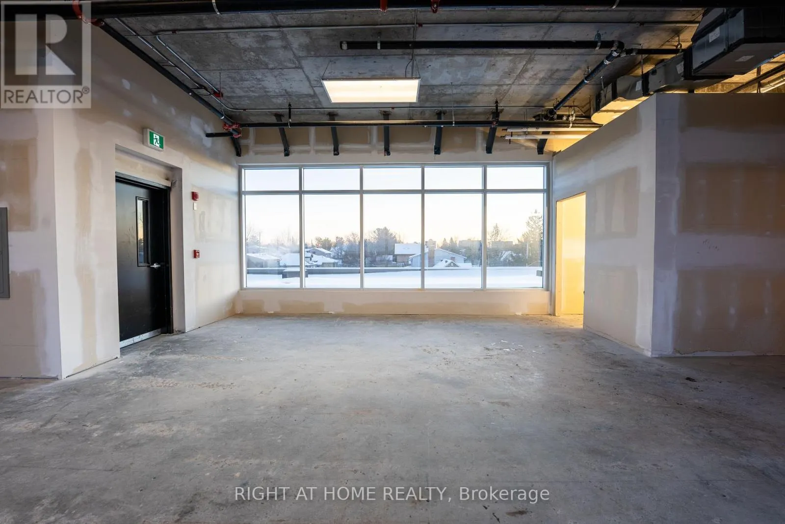 301 & 401 - 1637 BANK STREET