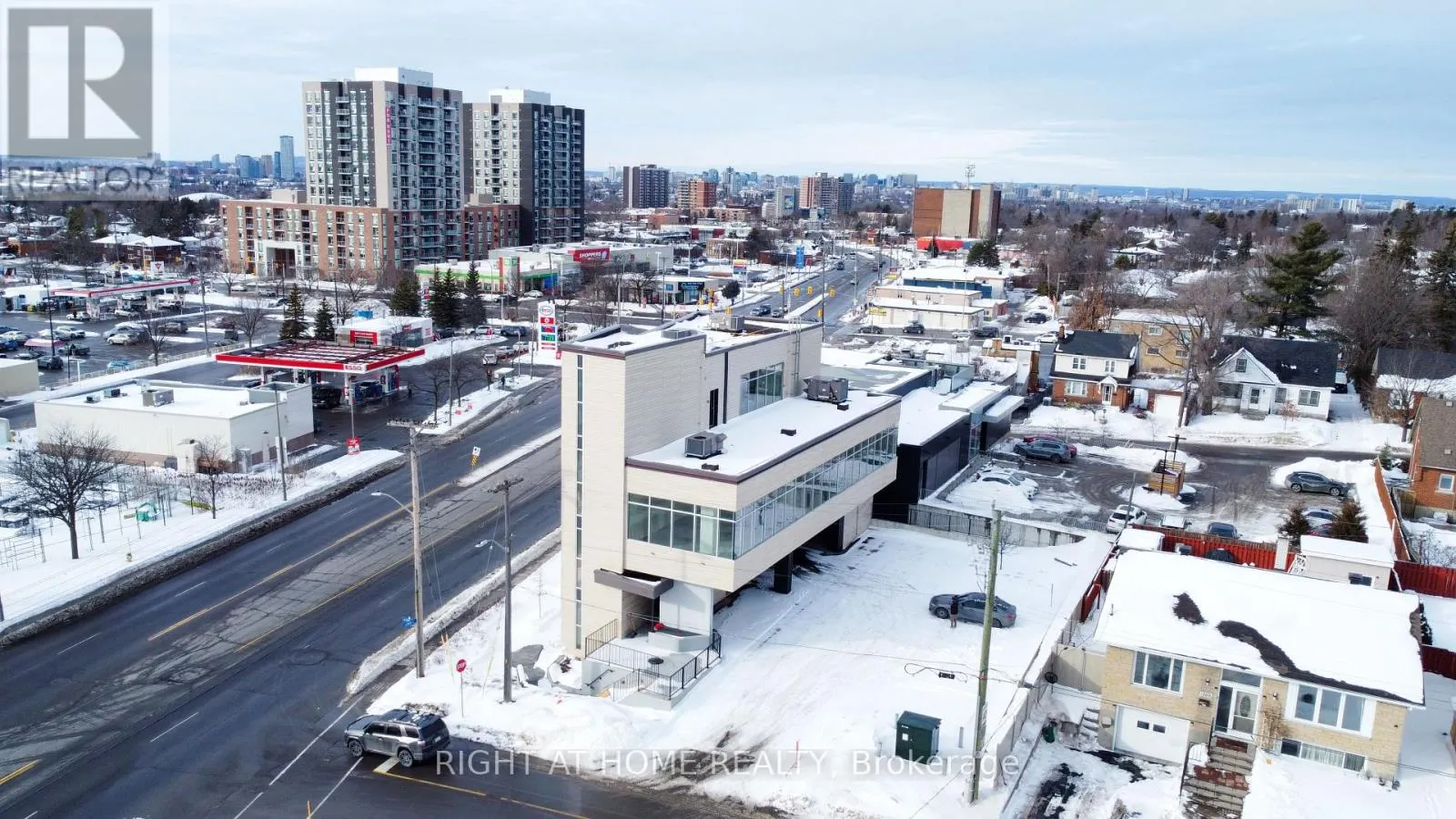 301 & 401 - 1637 BANK STREET