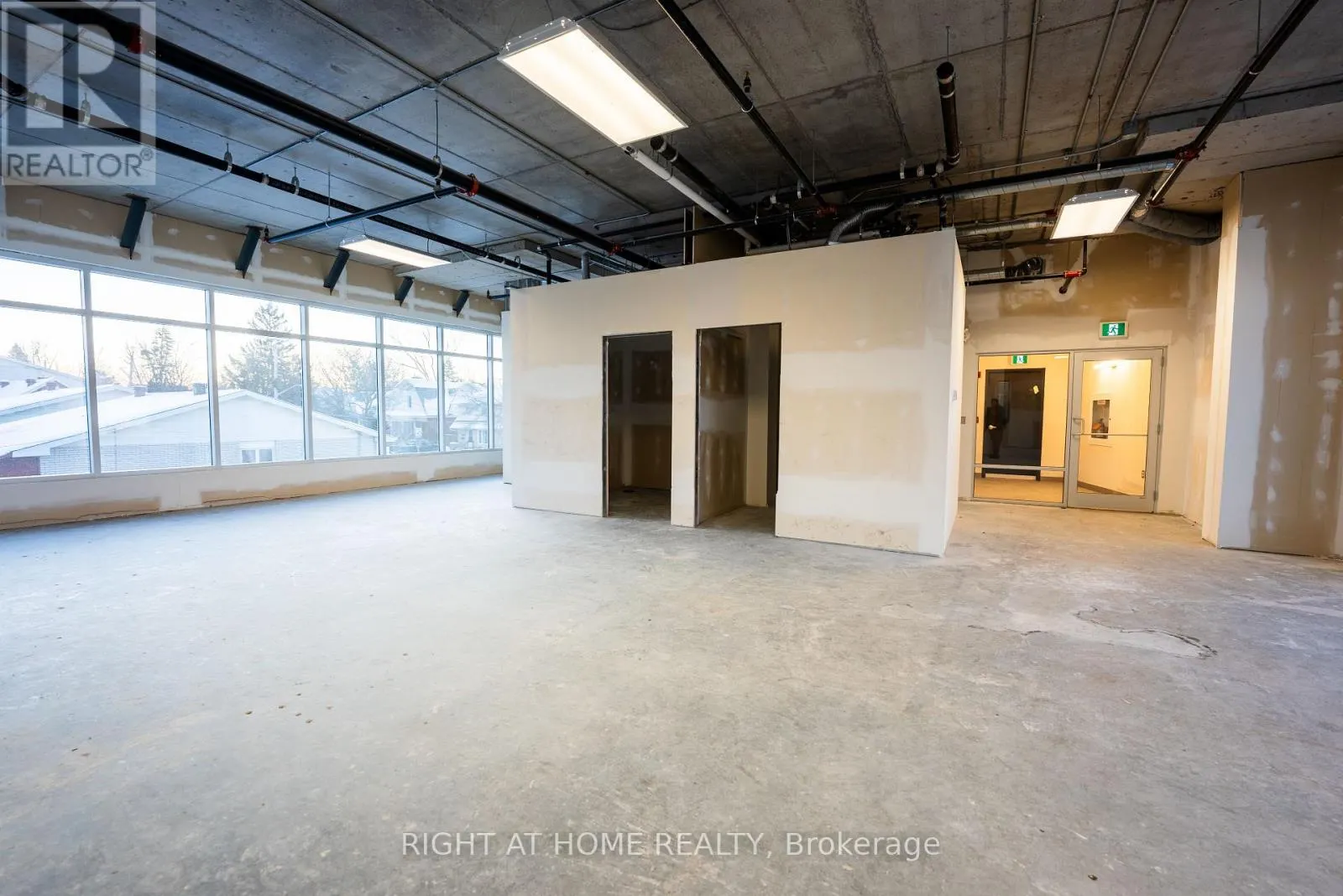 301 & 401 - 1637 BANK STREET