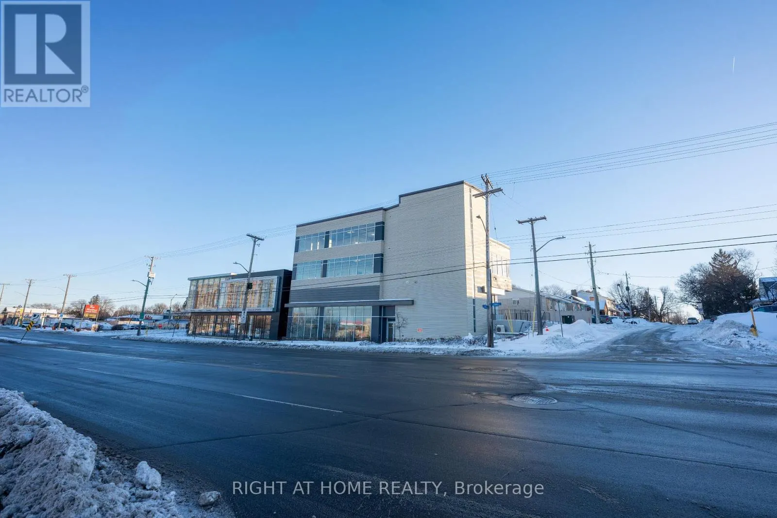 301 & 401 - 1637 BANK STREET