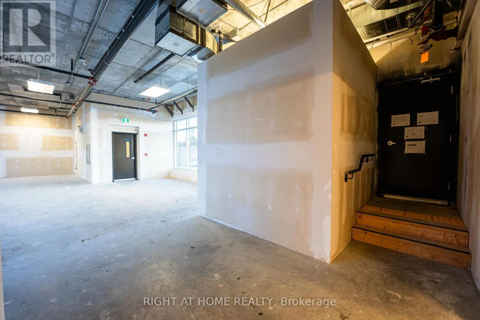 301 & 401 - 1637 BANK STREET
