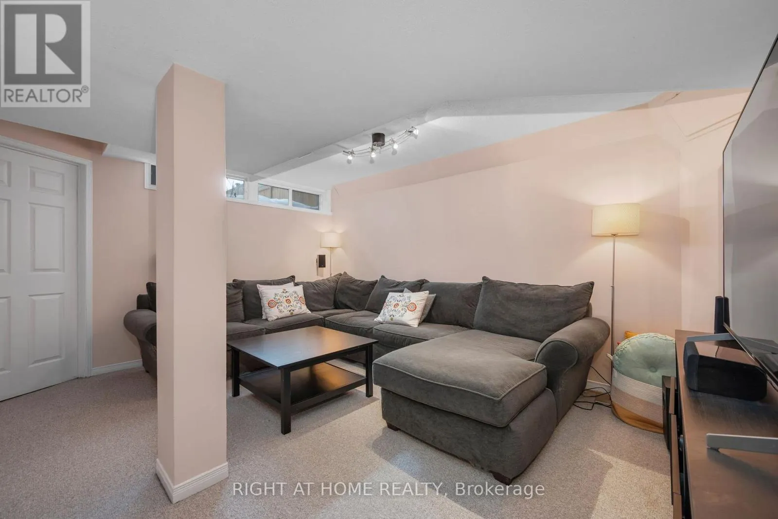 100 LONGSHIRE CIRCLE