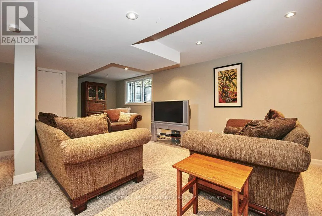 125 LANSDOWNE ROAD S