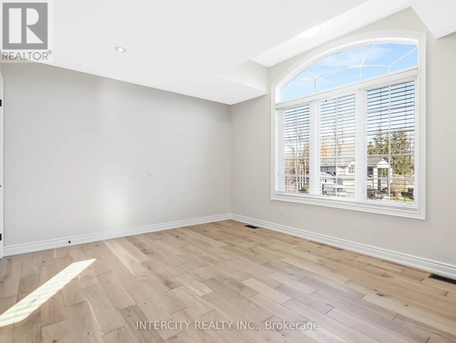 2346 LEEDS CROSSING