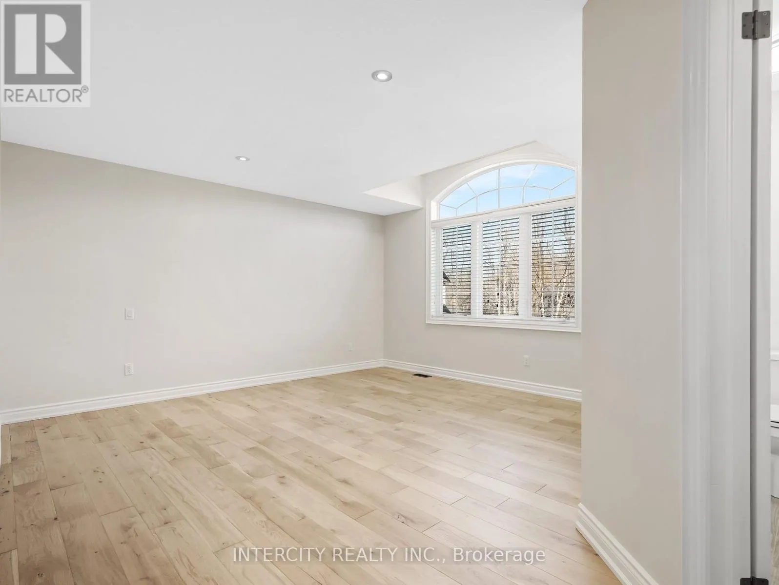 2346 LEEDS CROSSING