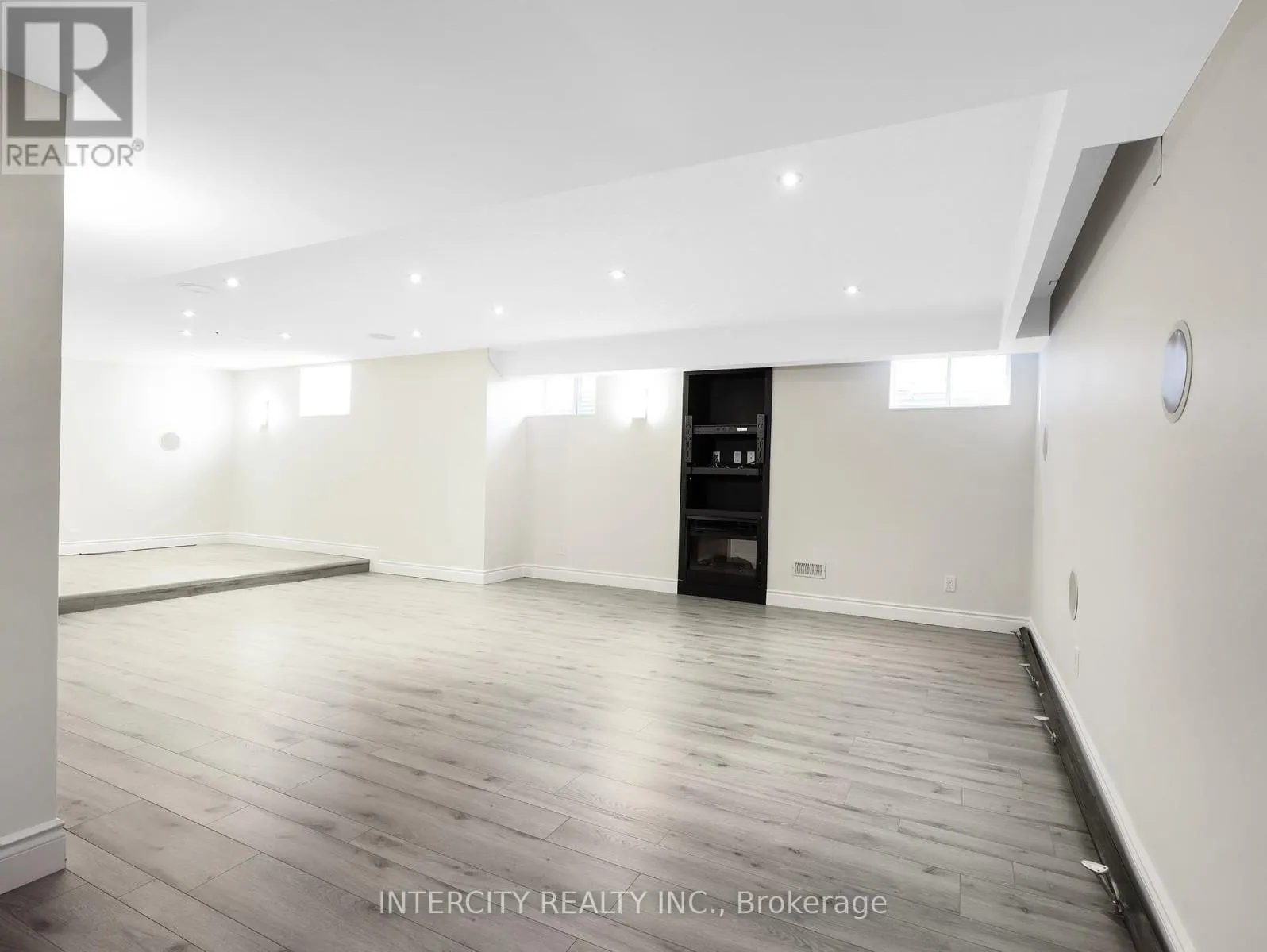 2346 LEEDS CROSSING