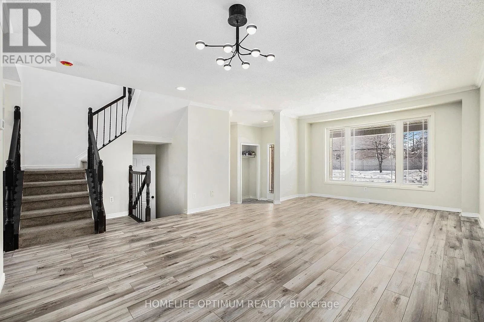 863 TARADALE DRIVE