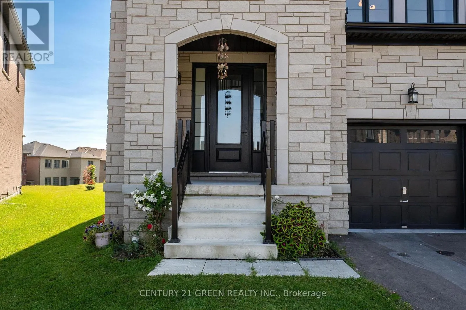 125 PRINCE CHARLES CRESCENT