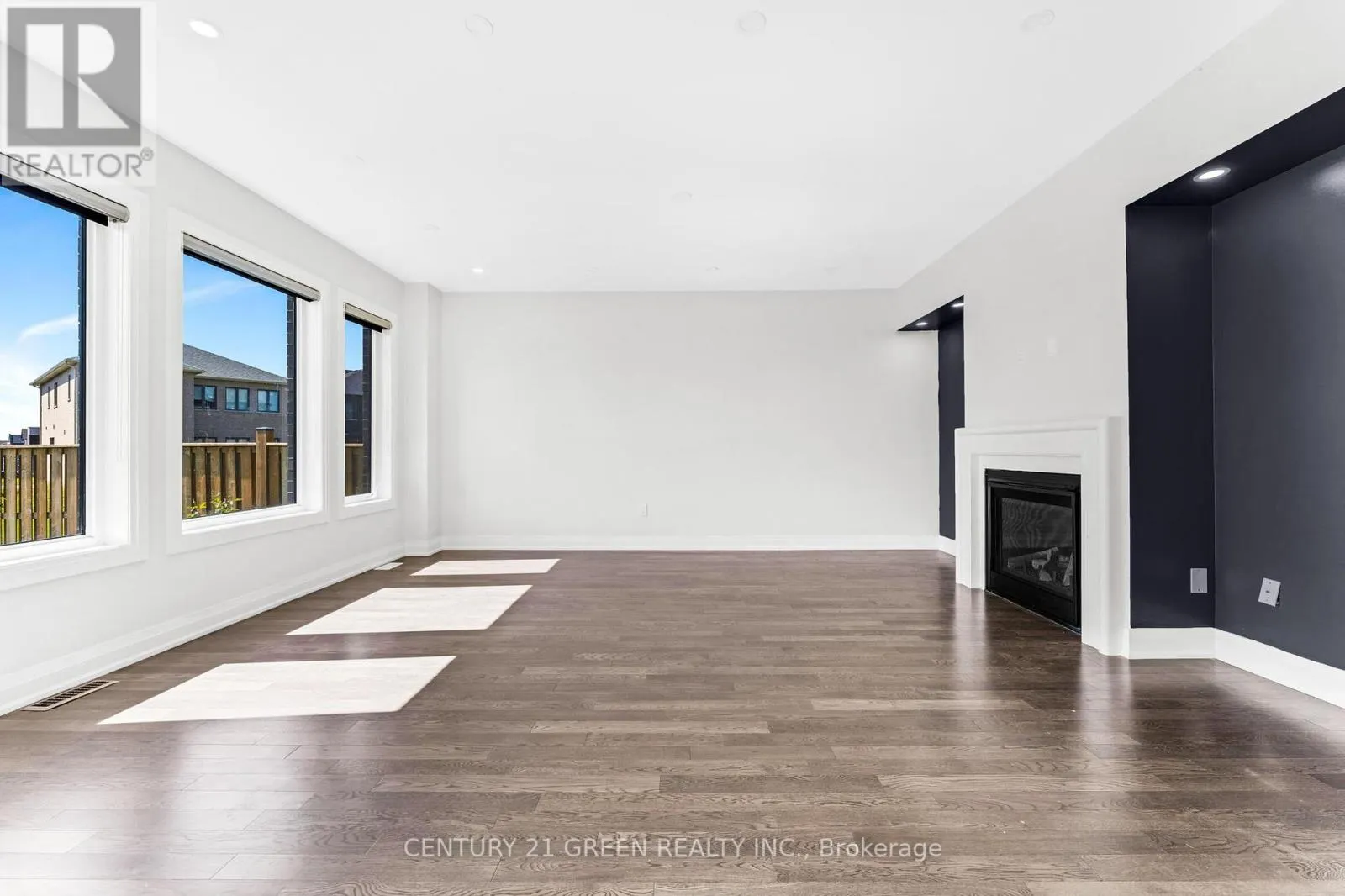 125 PRINCE CHARLES CRESCENT