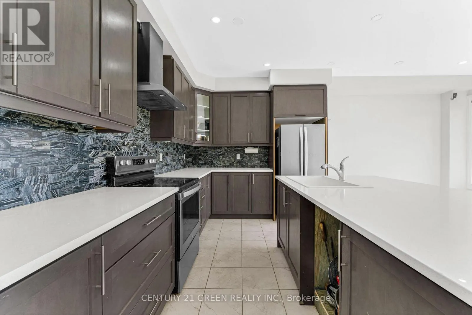 125 PRINCE CHARLES CRESCENT
