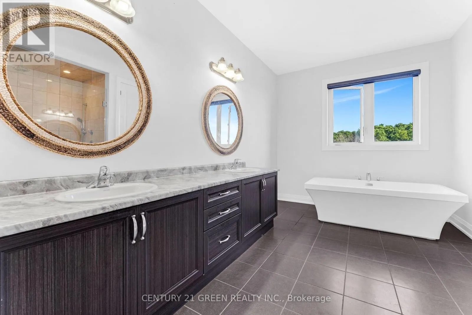 125 PRINCE CHARLES CRESCENT