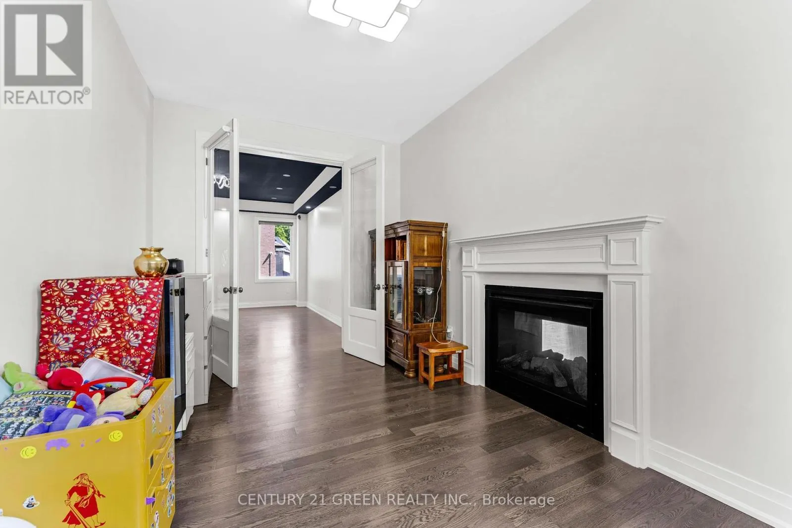 125 PRINCE CHARLES CRESCENT