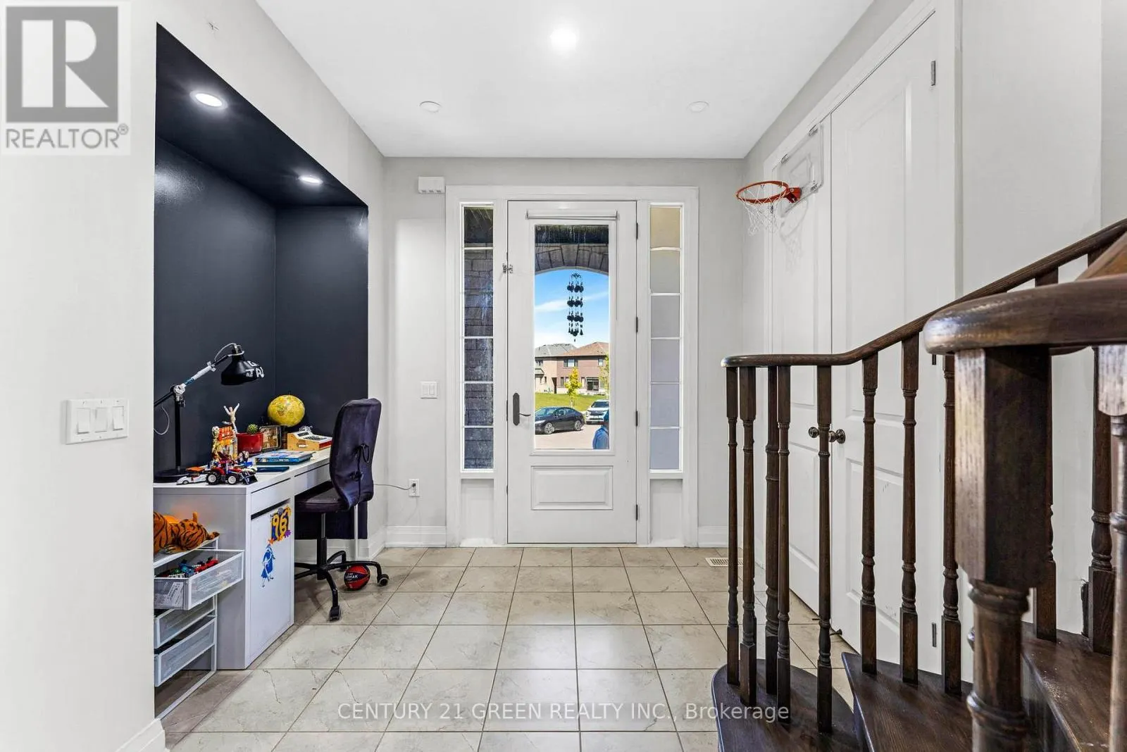 125 PRINCE CHARLES CRESCENT