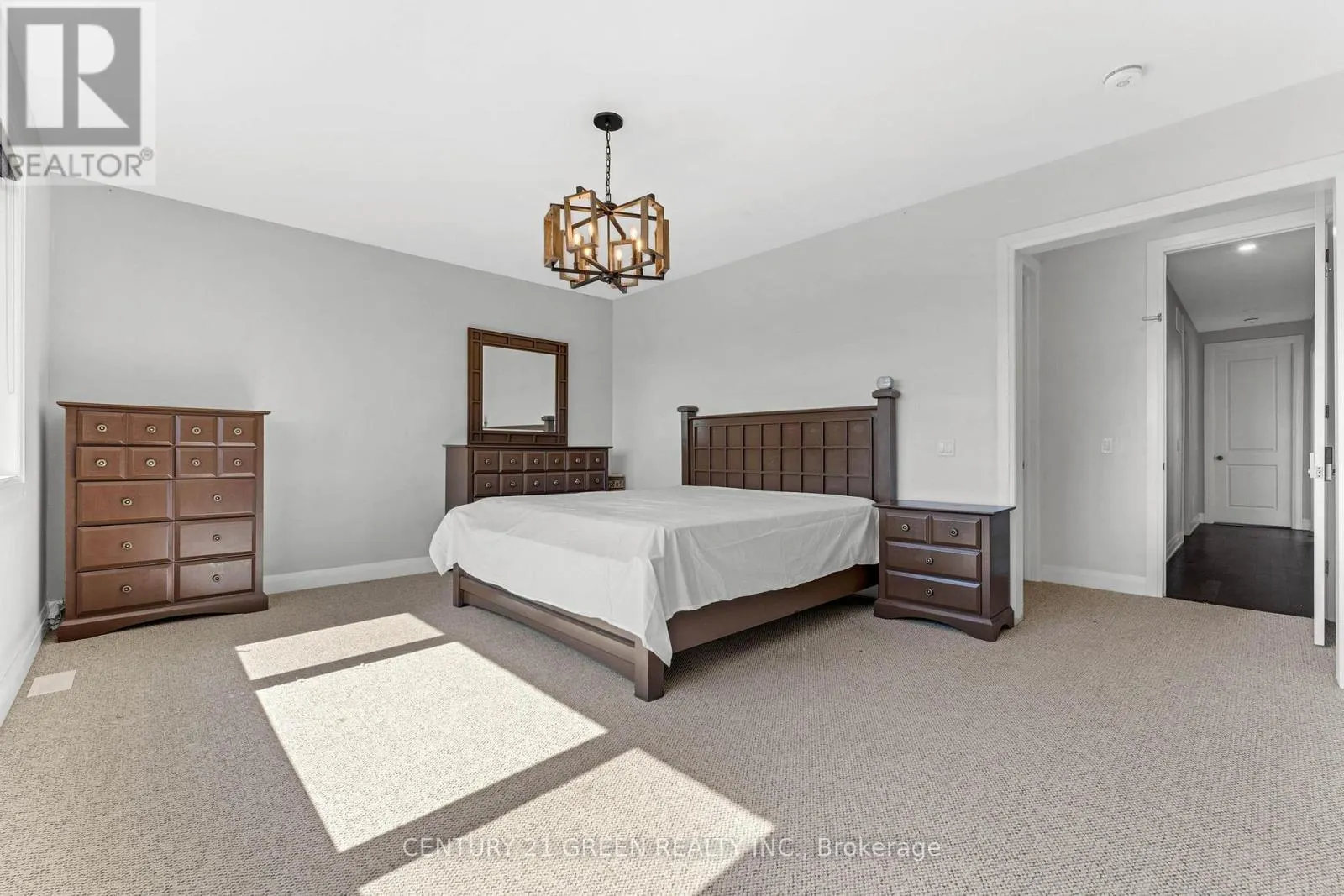 125 PRINCE CHARLES CRESCENT