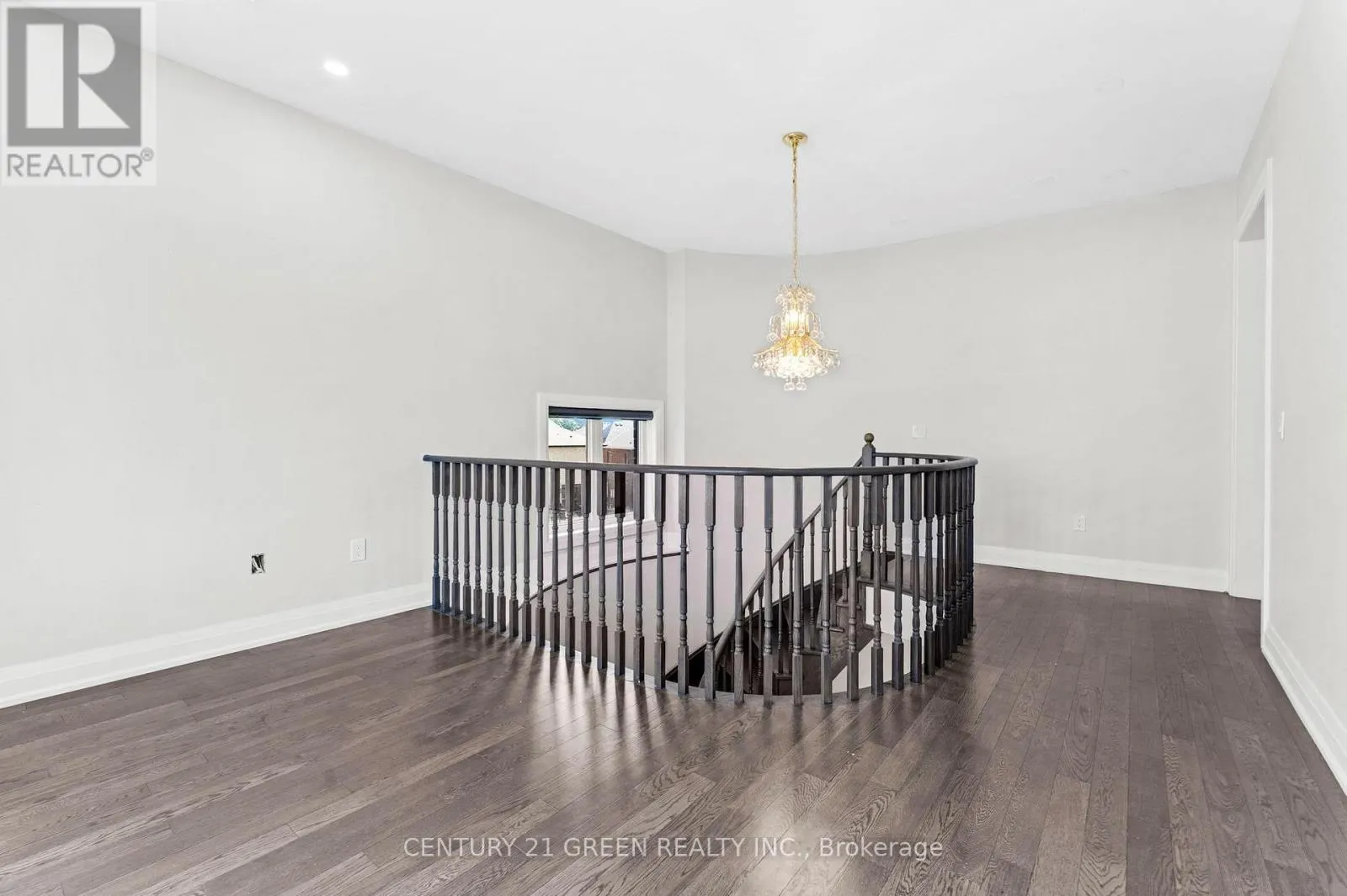 125 PRINCE CHARLES CRESCENT