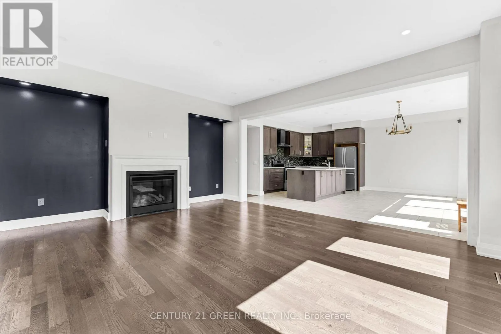 125 PRINCE CHARLES CRESCENT