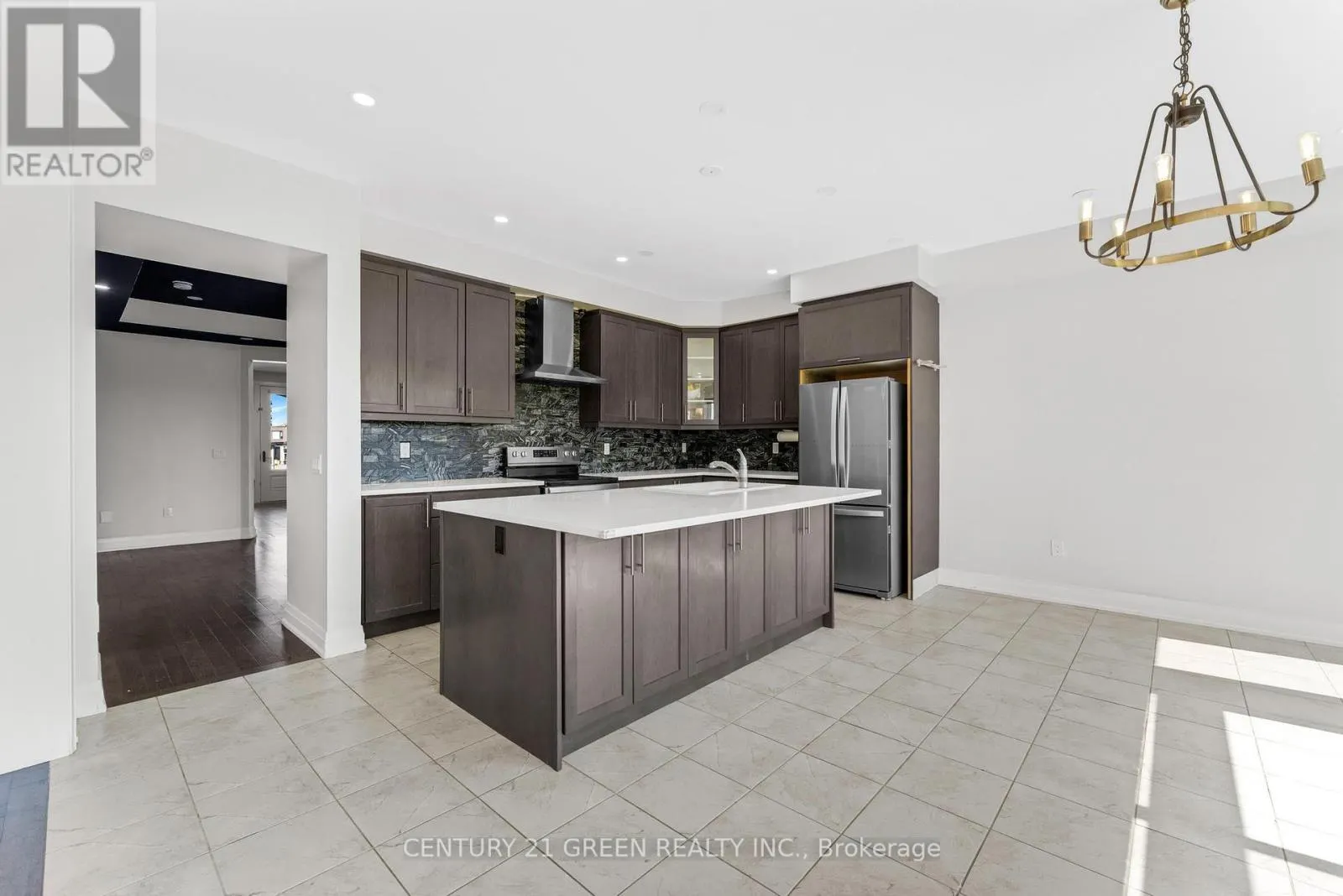 125 PRINCE CHARLES CRESCENT