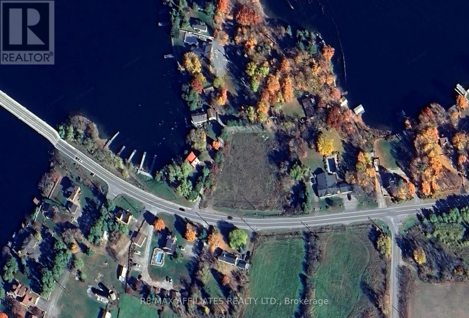 15 RIDEAU FERRY ROAD