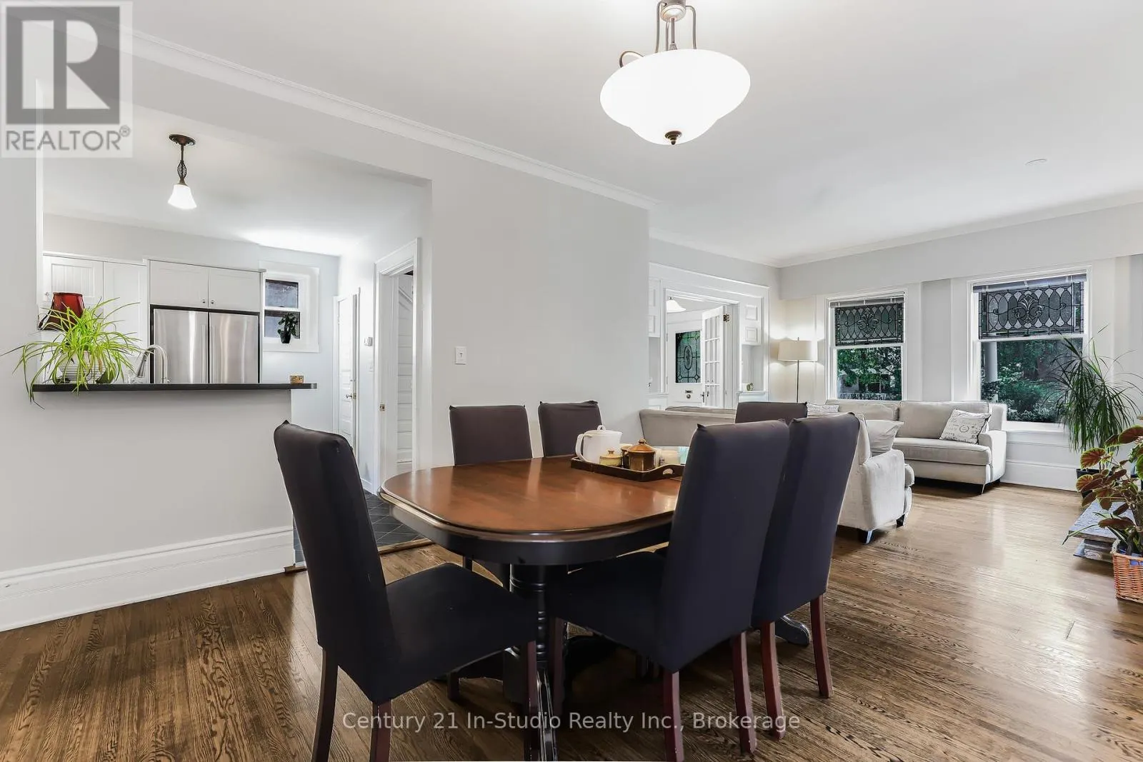446 9TH STREET E