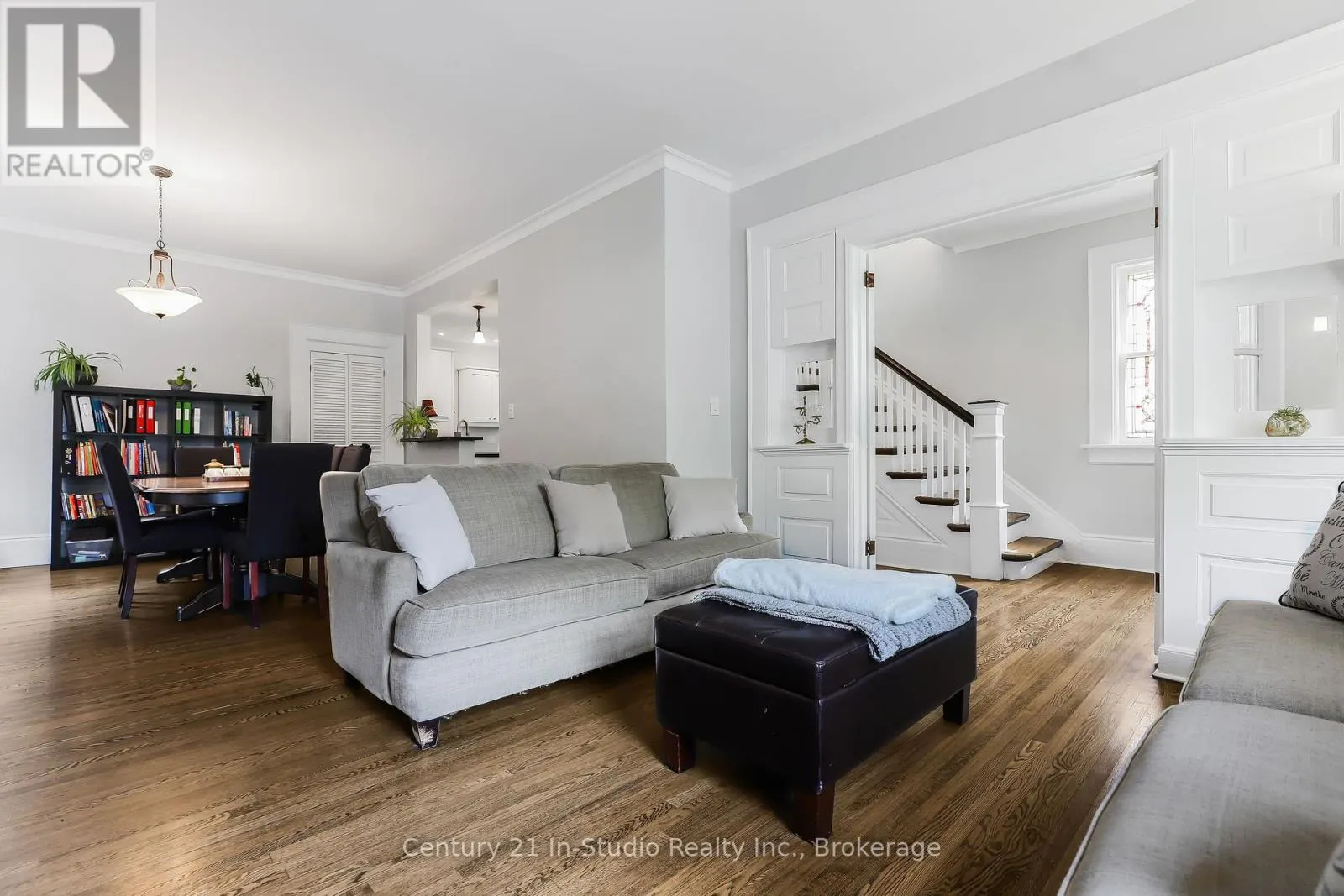 446 9TH STREET E
