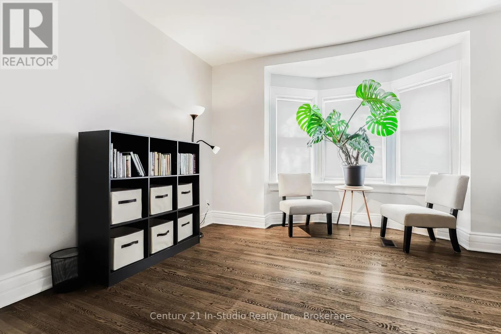 446 9TH STREET E