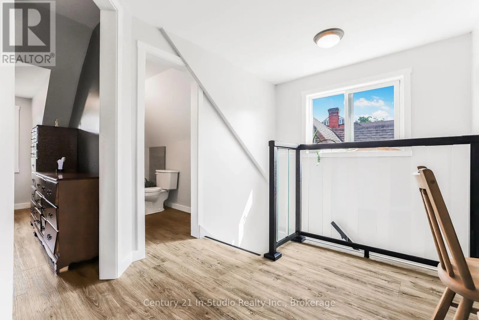 446 9TH STREET E