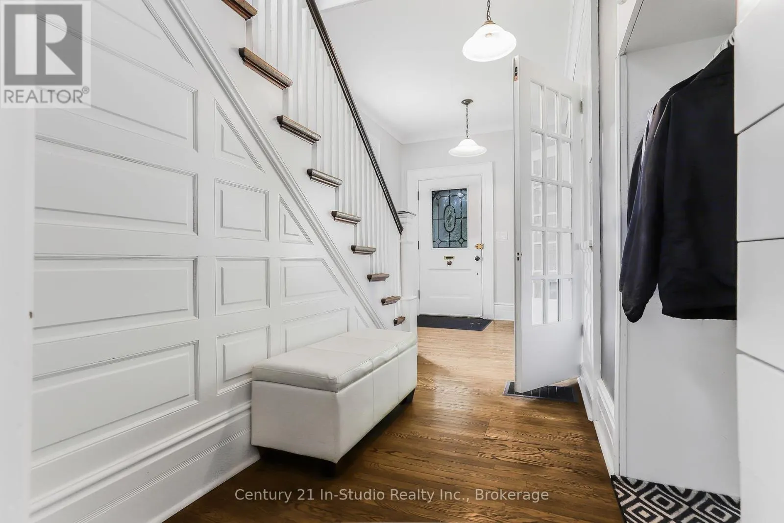 446 9TH STREET E
