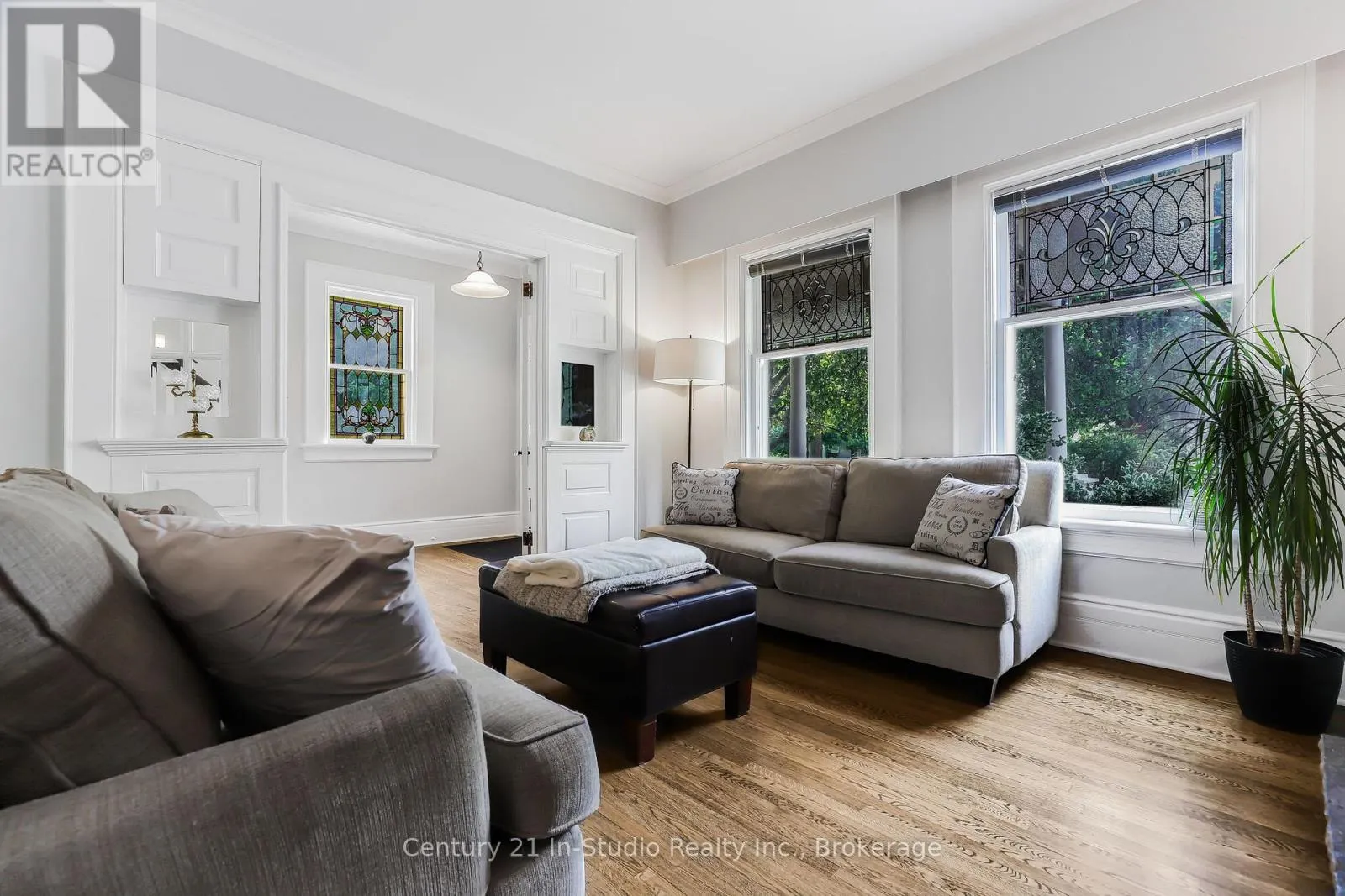 446 9TH STREET E