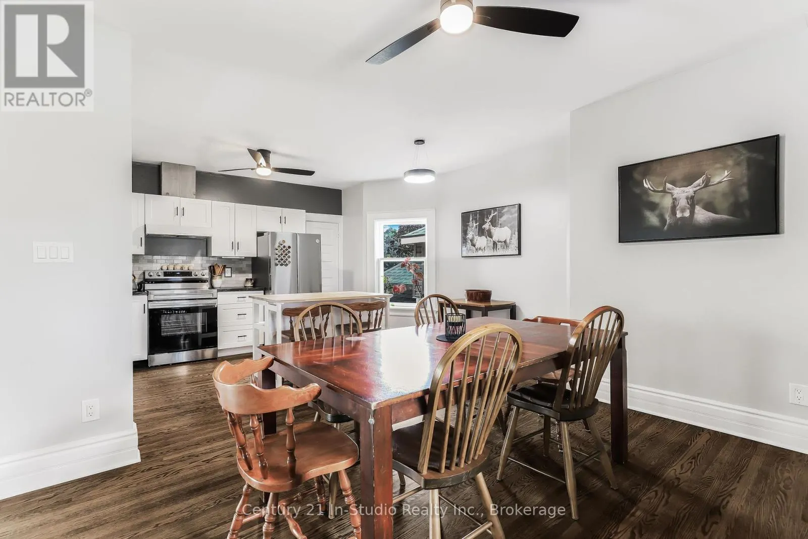 446 9TH STREET E