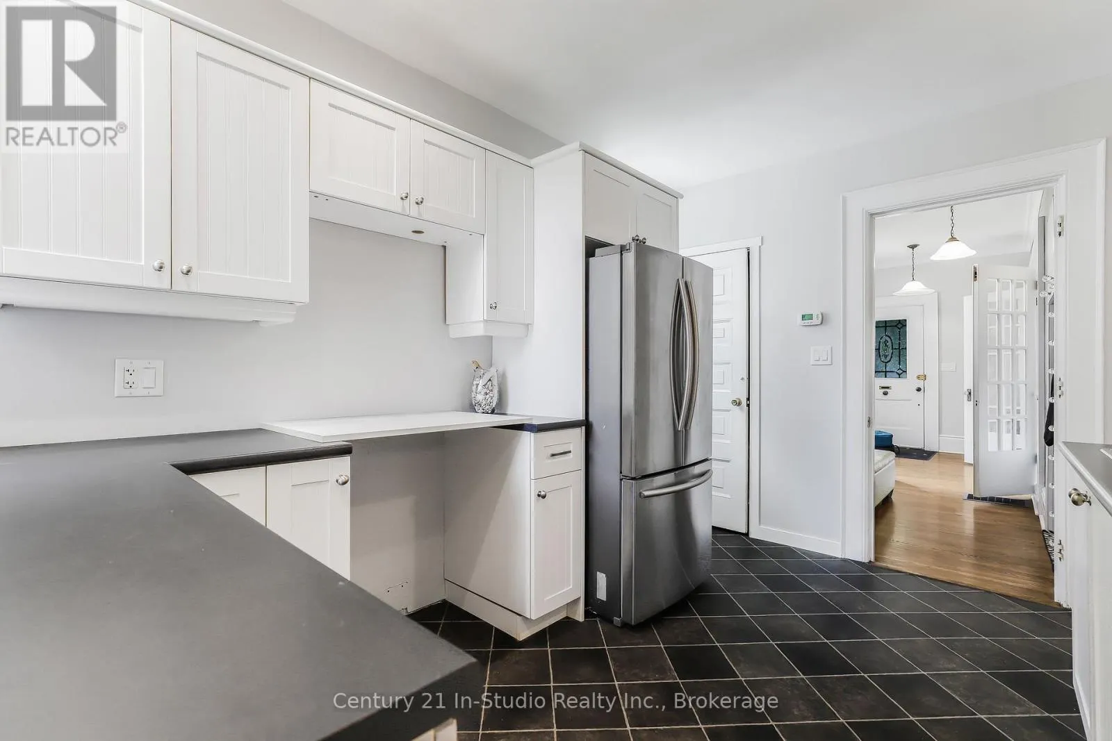 446 9TH STREET E