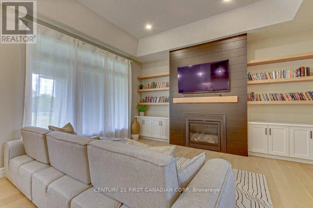 6 ASPEN CIRCLE
