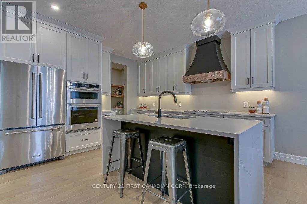 6 ASPEN CIRCLE