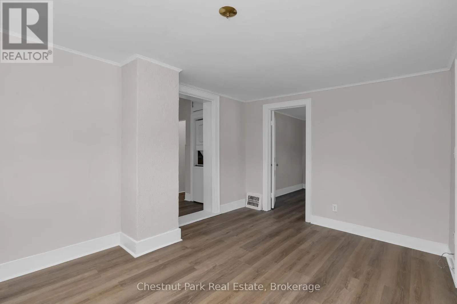 16 TROWBRIDGE STREET W