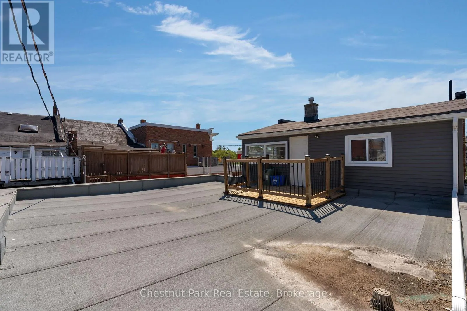 16 TROWBRIDGE STREET W