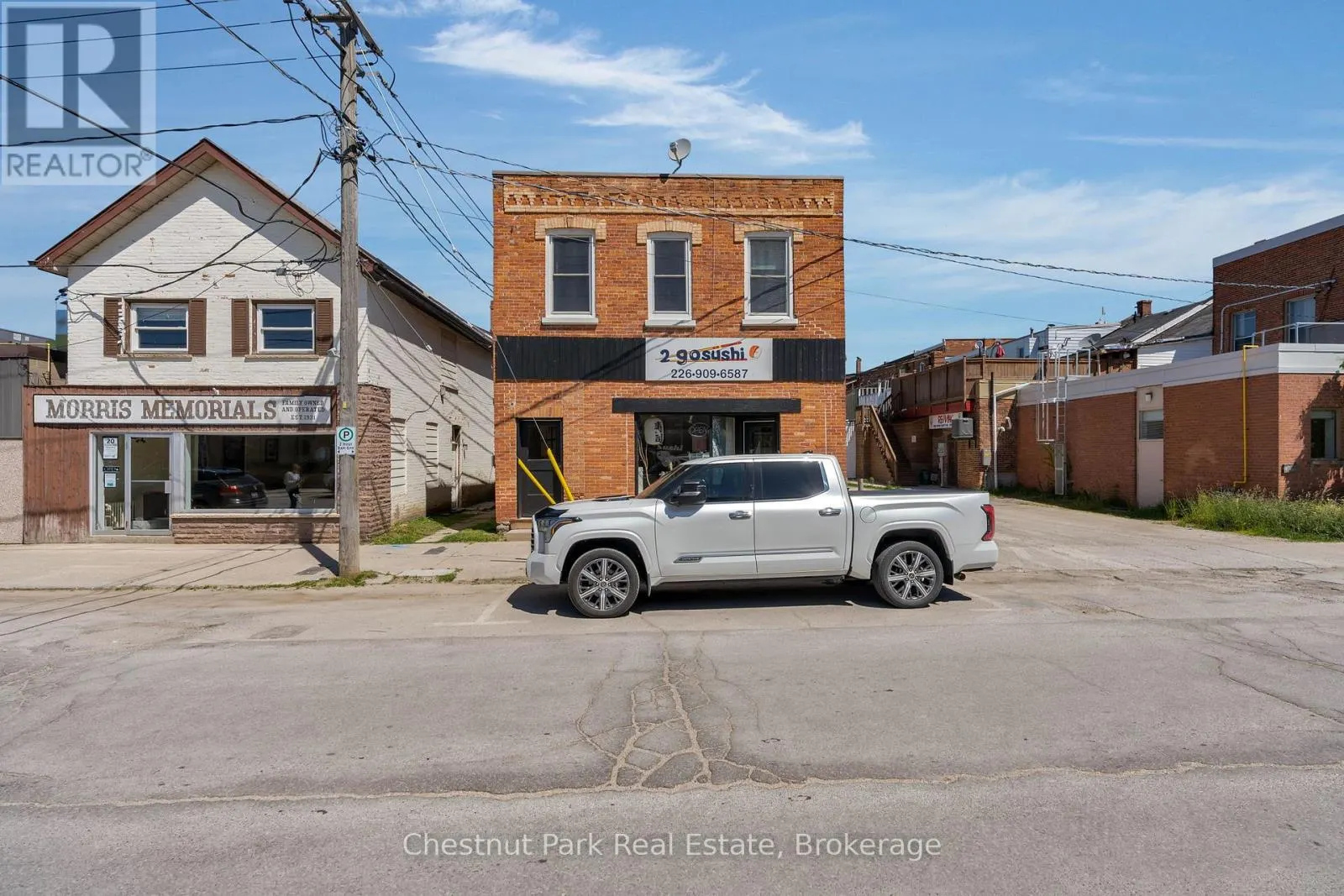 16 TROWBRIDGE STREET W