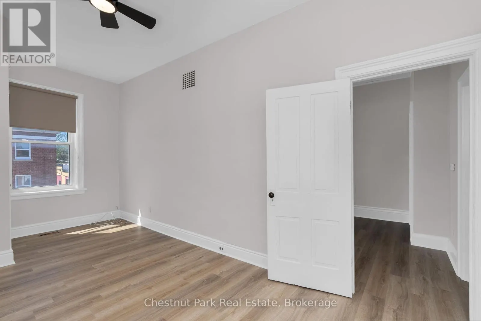 16 TROWBRIDGE STREET W