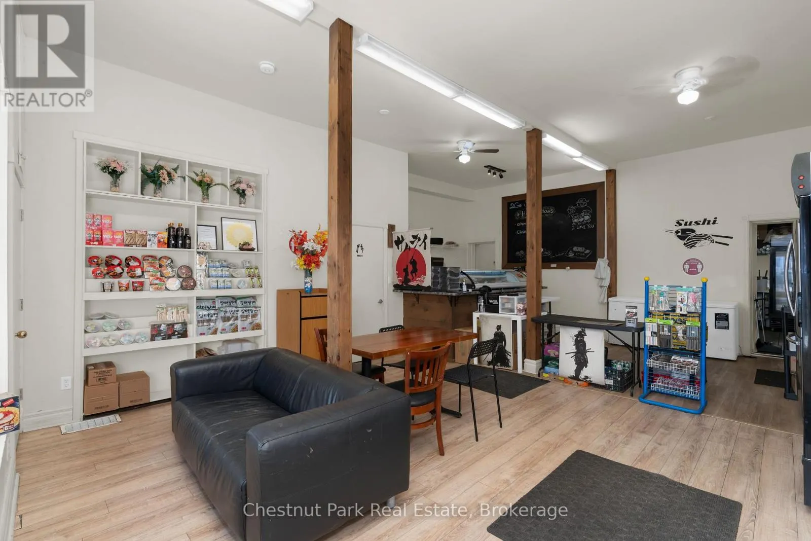 16 TROWBRIDGE STREET W