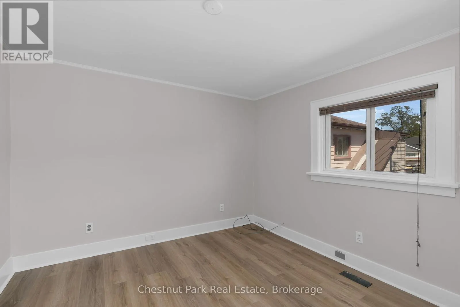 16 TROWBRIDGE STREET W