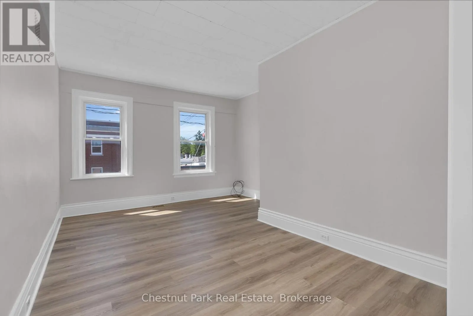 16 TROWBRIDGE STREET W