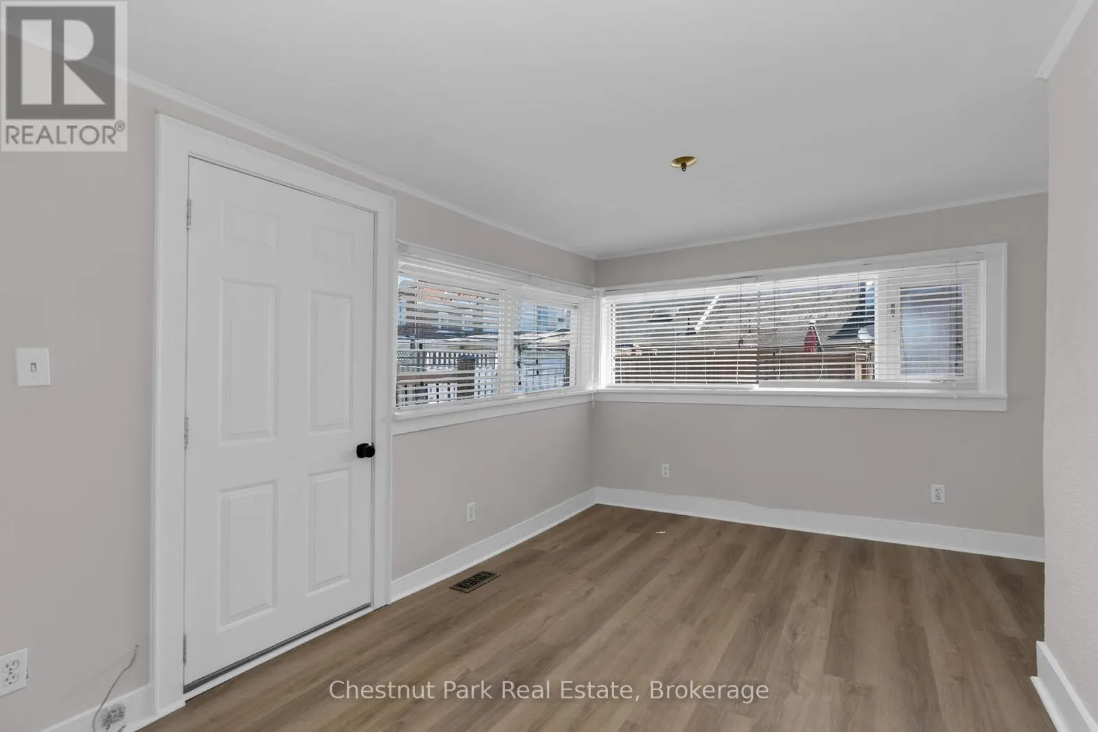 16 TROWBRIDGE STREET W