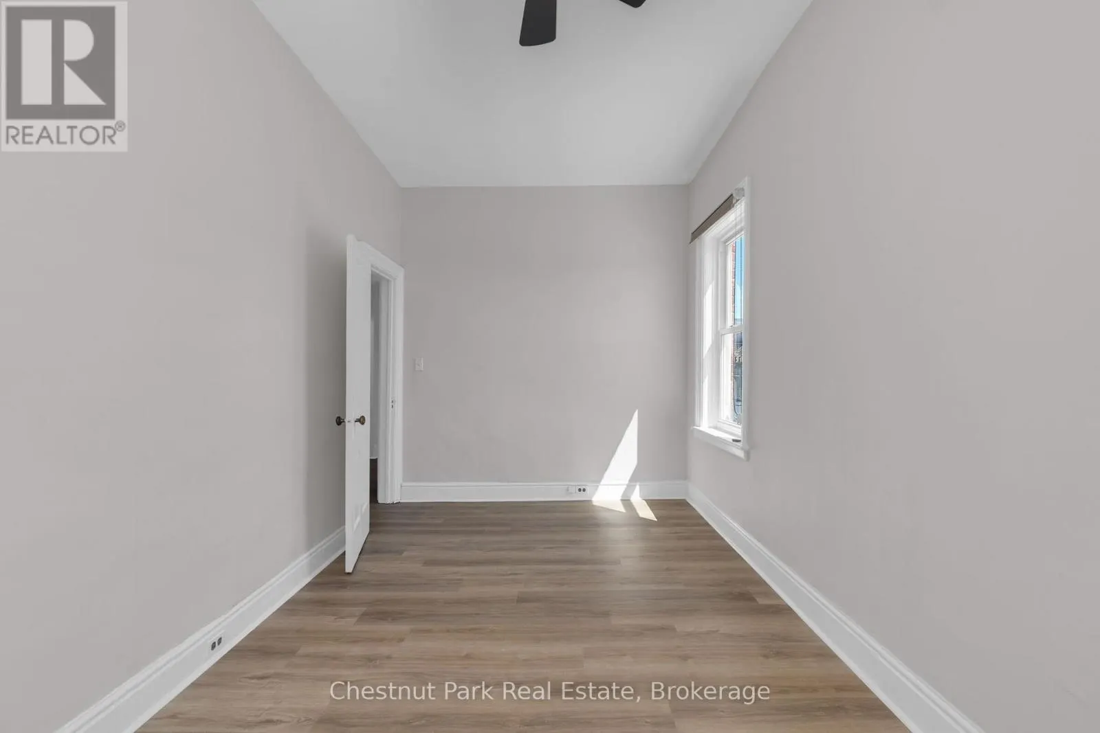 16 TROWBRIDGE STREET W