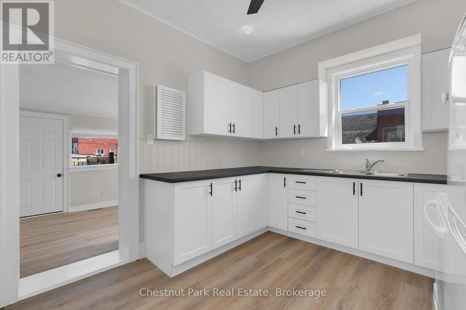 16 TROWBRIDGE STREET W