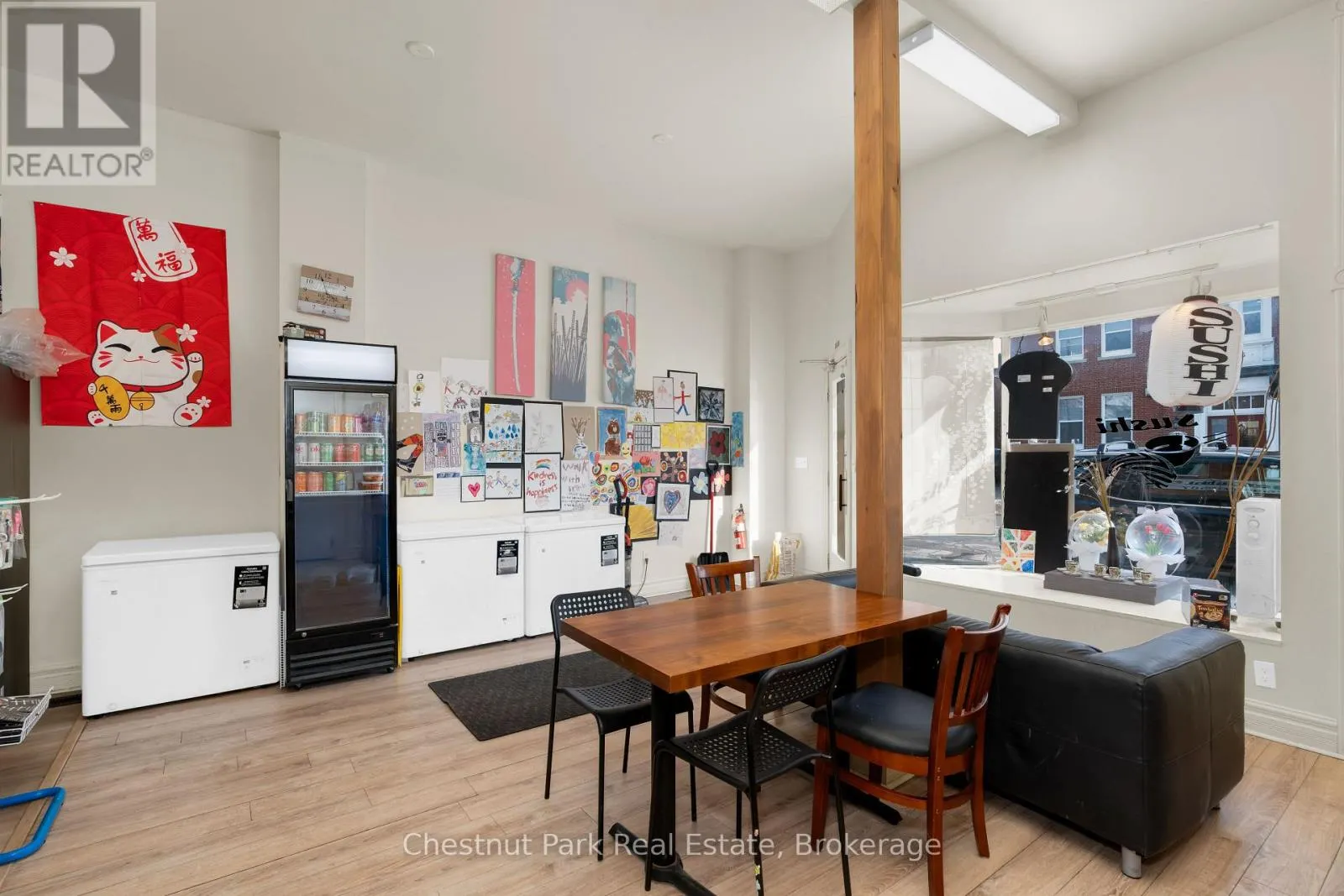 16 TROWBRIDGE STREET W