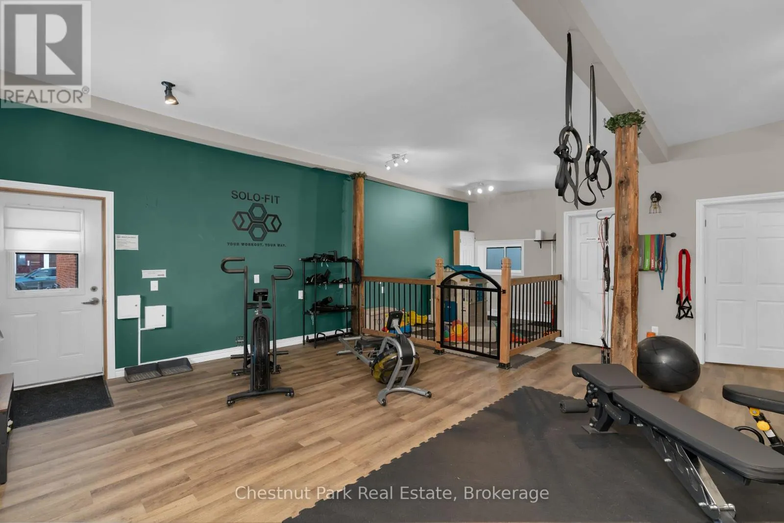 16 TROWBRIDGE STREET W