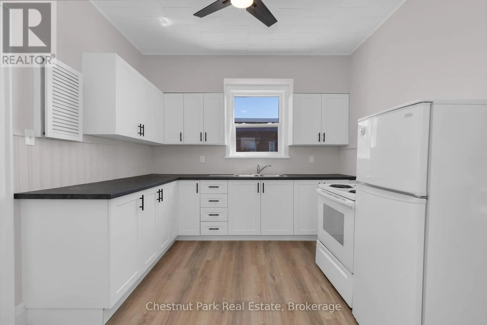 16 TROWBRIDGE STREET W