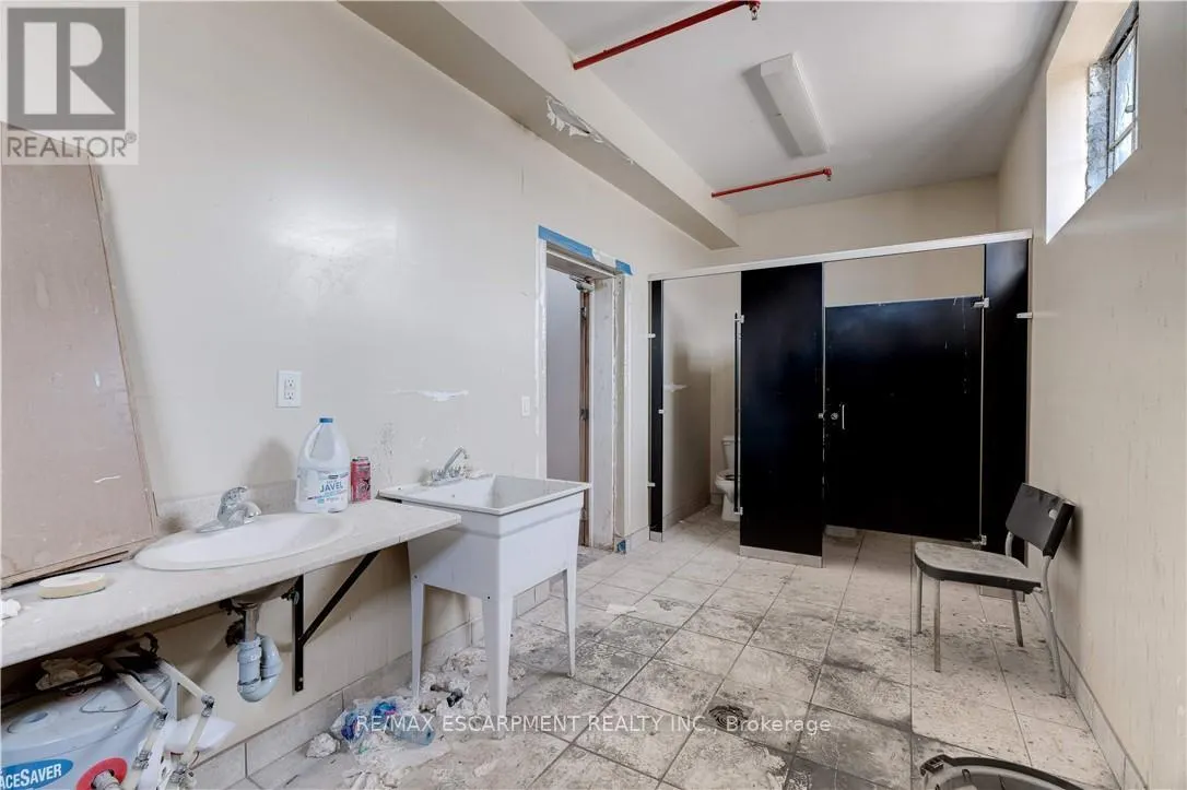 UNIT 8-9 - 111 SHERWOOD DRIVE