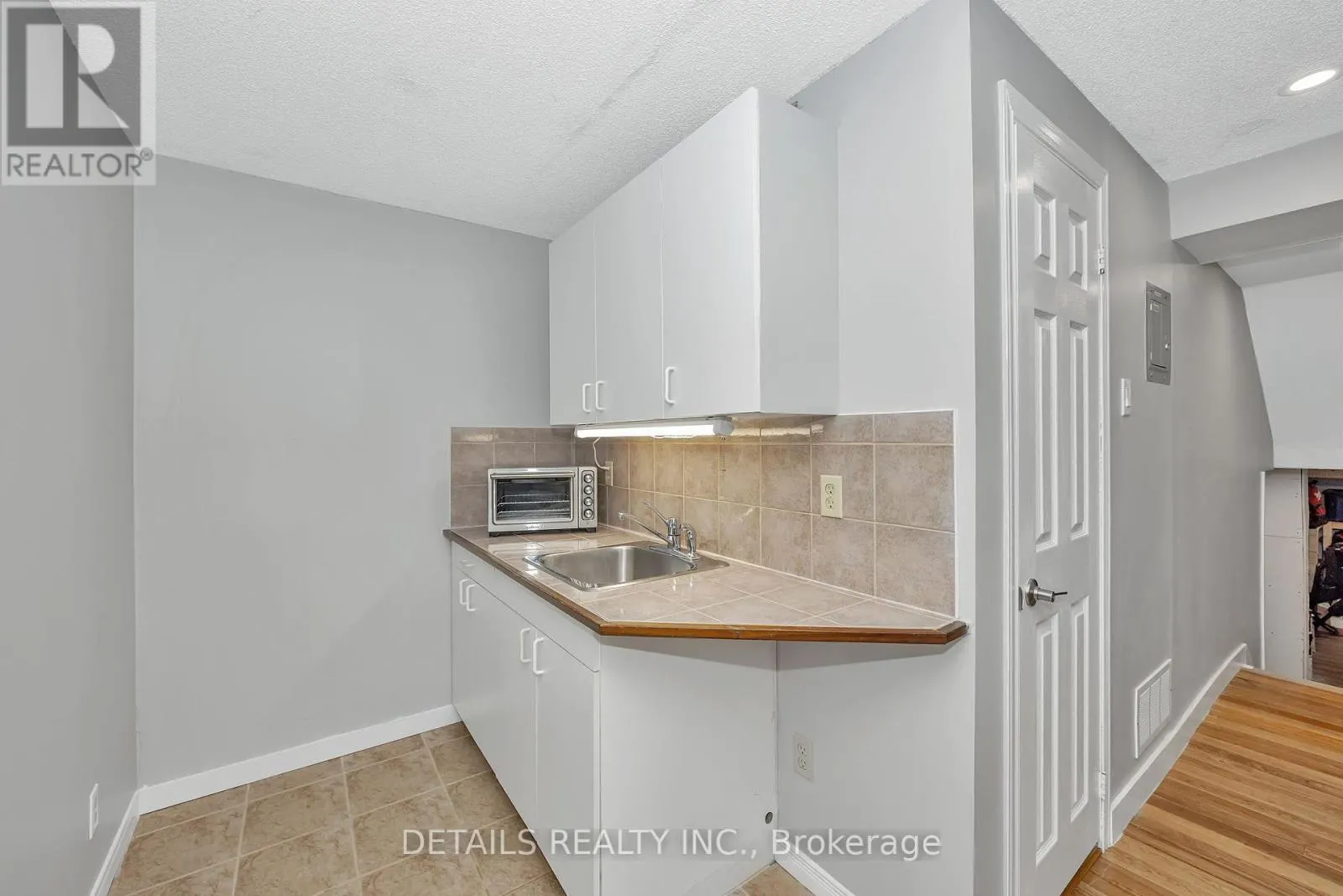 84 EASTPARK DRIVE