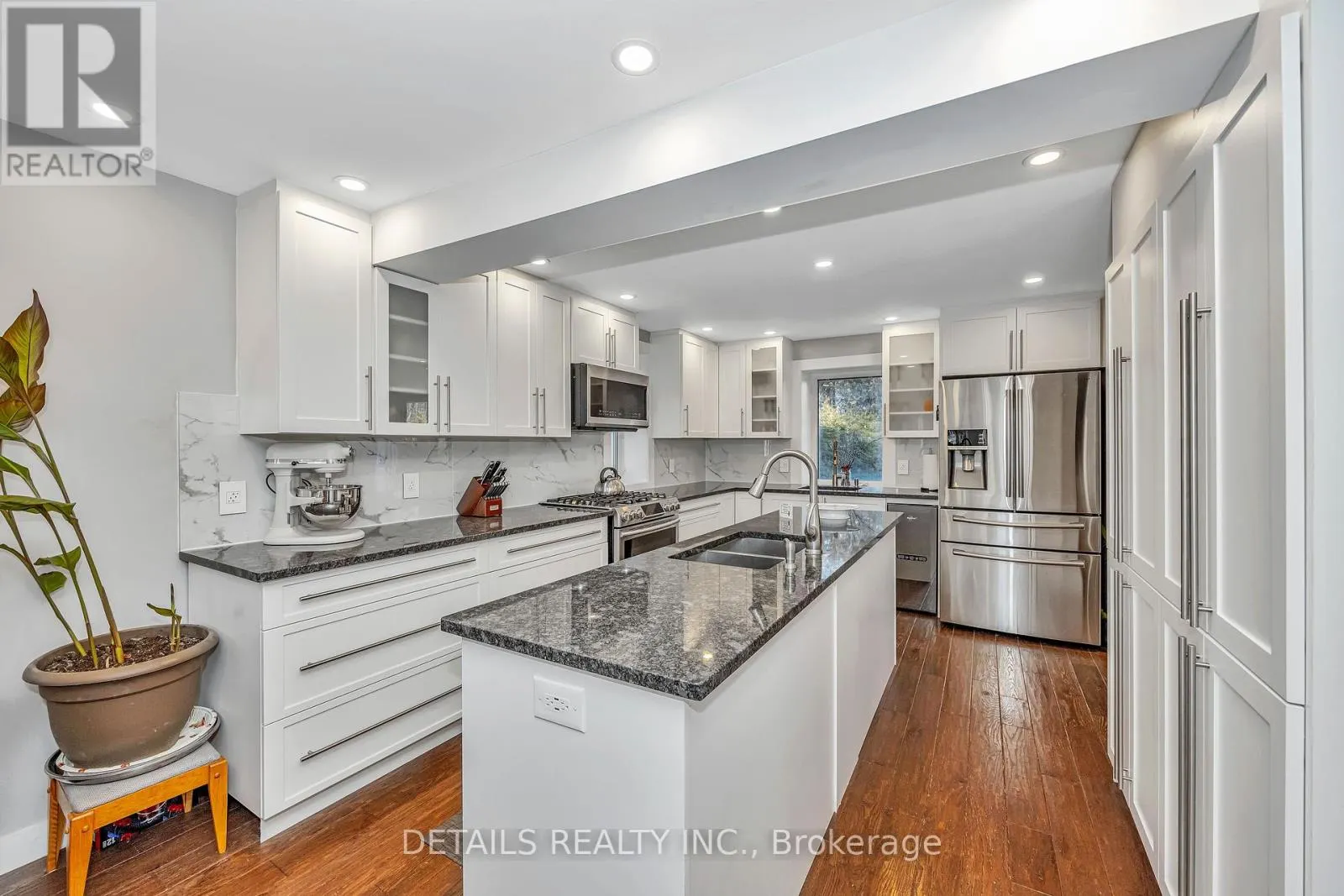 84 EASTPARK DRIVE