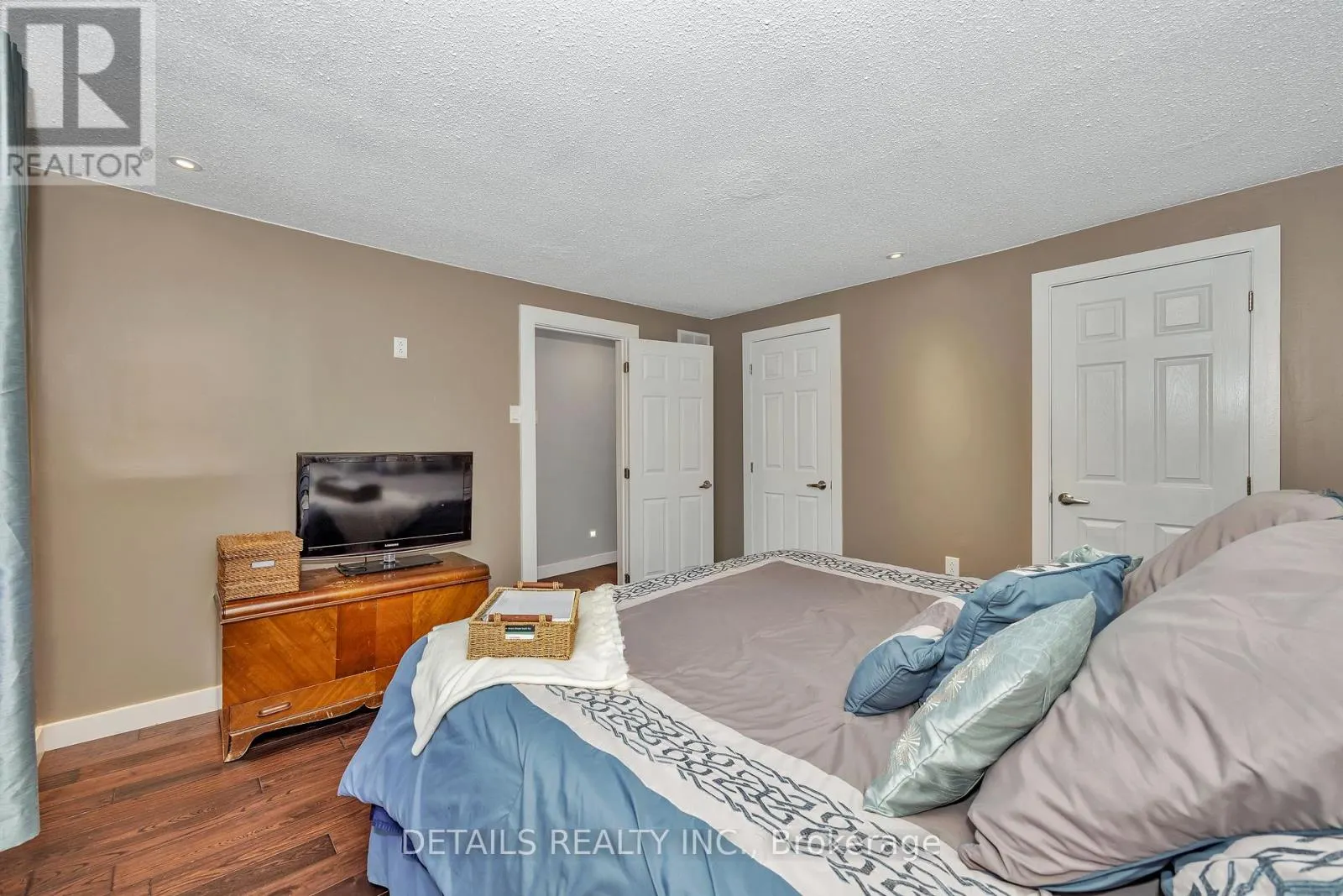 84 EASTPARK DRIVE